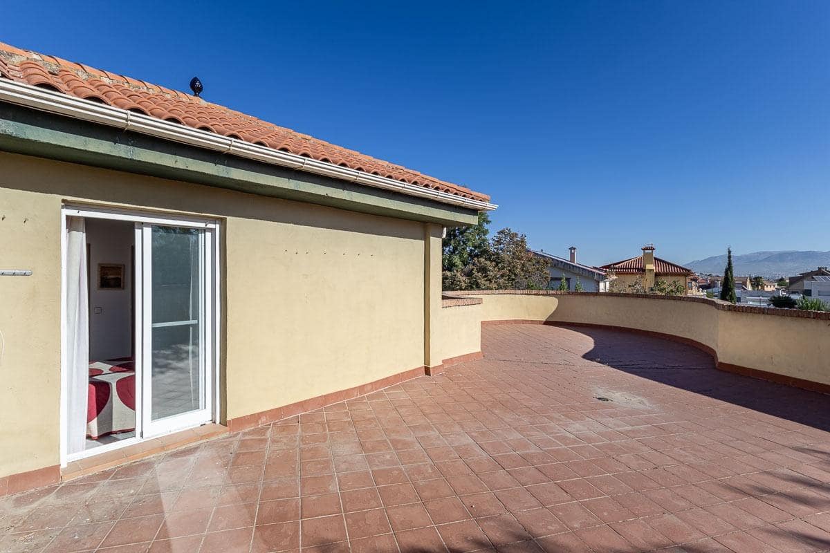 5 bedroom Villa for sale in Las Gabias with pool garage - € 480,000 (Ref: 10102559)