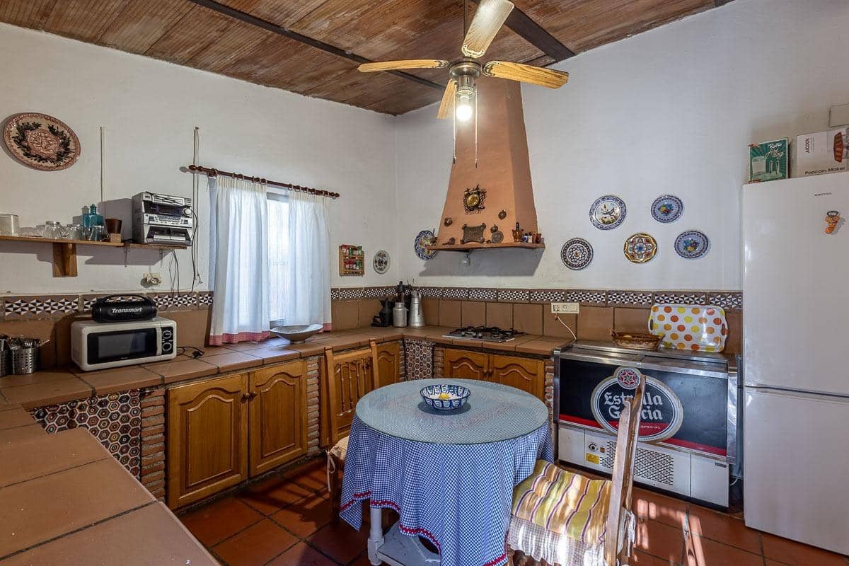5 bedroom Villa for sale in Las Gabias with pool garage - € 480,000 (Ref: 10102559)