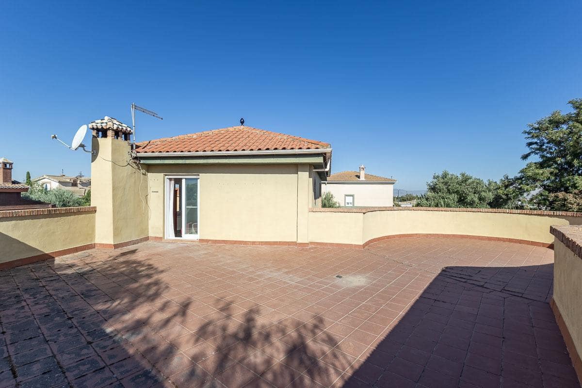 5 bedroom Villa for sale in Las Gabias with pool garage - € 480,000 (Ref: 10102559)
