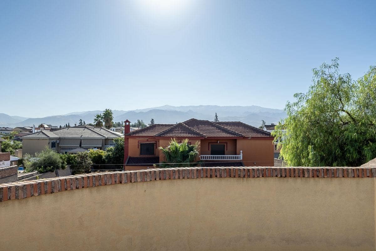 5 bedroom Villa for sale in Las Gabias with pool garage - € 480,000 (Ref: 10102559)
