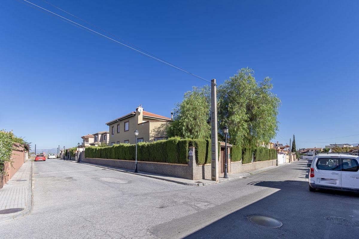 5 bedroom Villa for sale in Las Gabias with pool garage - € 480,000 (Ref: 10102559)