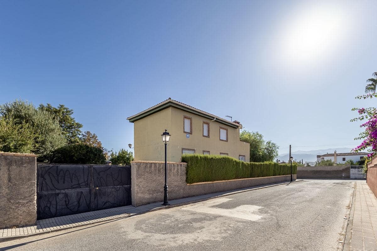 5 bedroom Villa for sale in Las Gabias with pool garage - € 480,000 (Ref: 10102559)