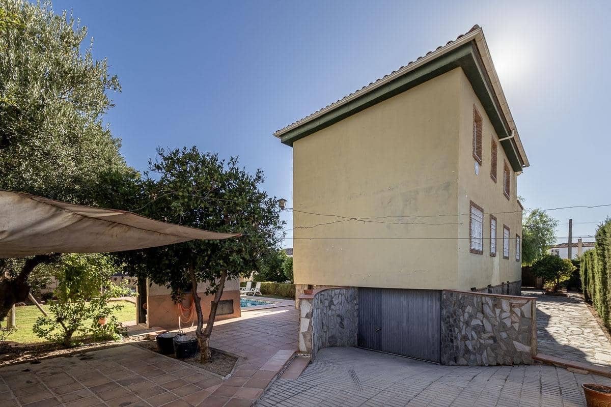 5 bedroom Villa for sale in Las Gabias with pool garage - € 480,000 (Ref: 10102559)