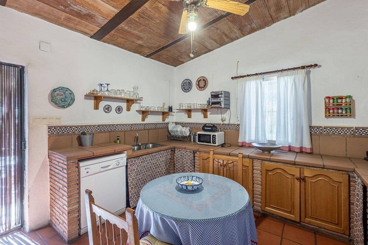 5 bedroom Villa for sale in Las Gabias with pool garage - € 480,000 (Ref: 10102559)