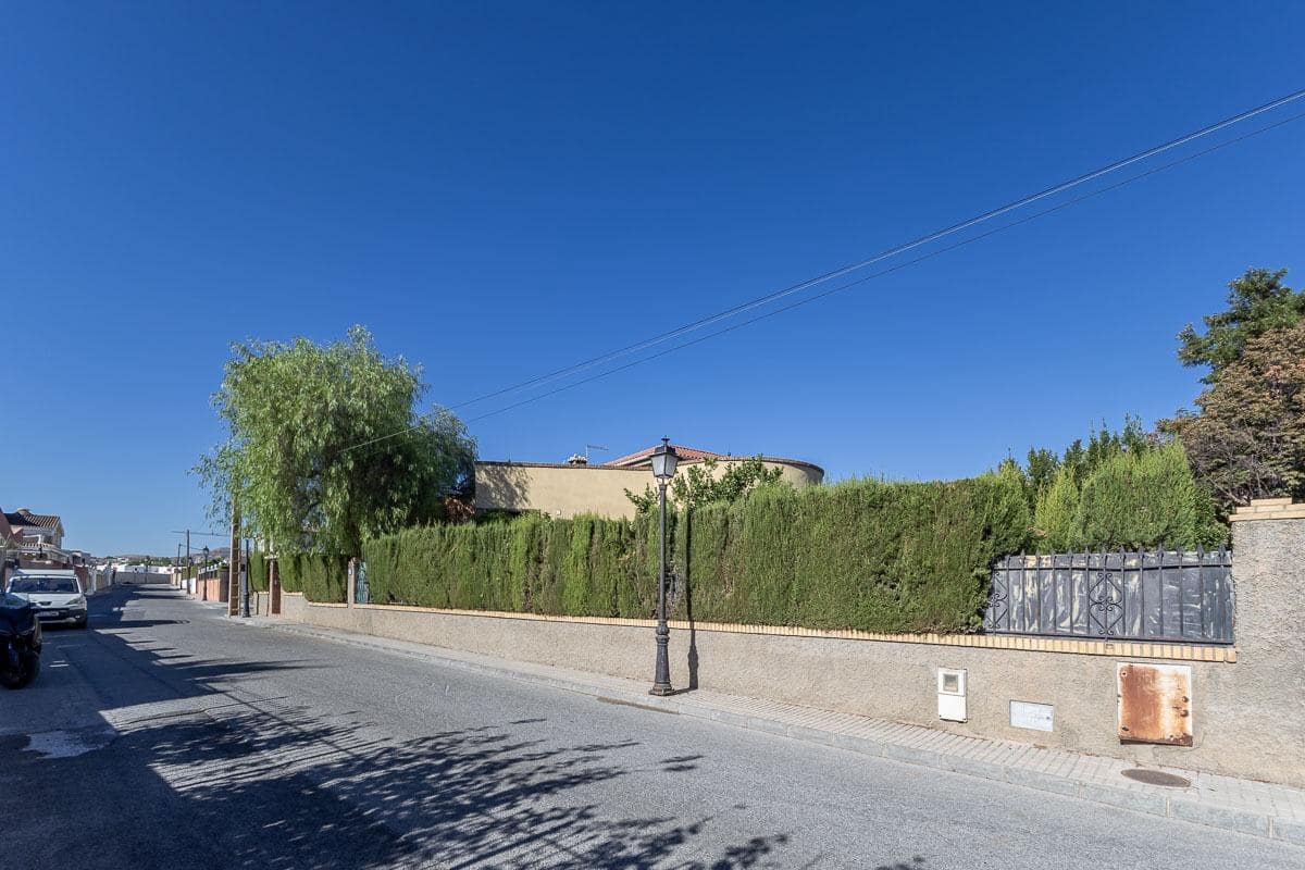 5 bedroom Villa for sale in Las Gabias with pool garage - € 480,000 (Ref: 10102559)