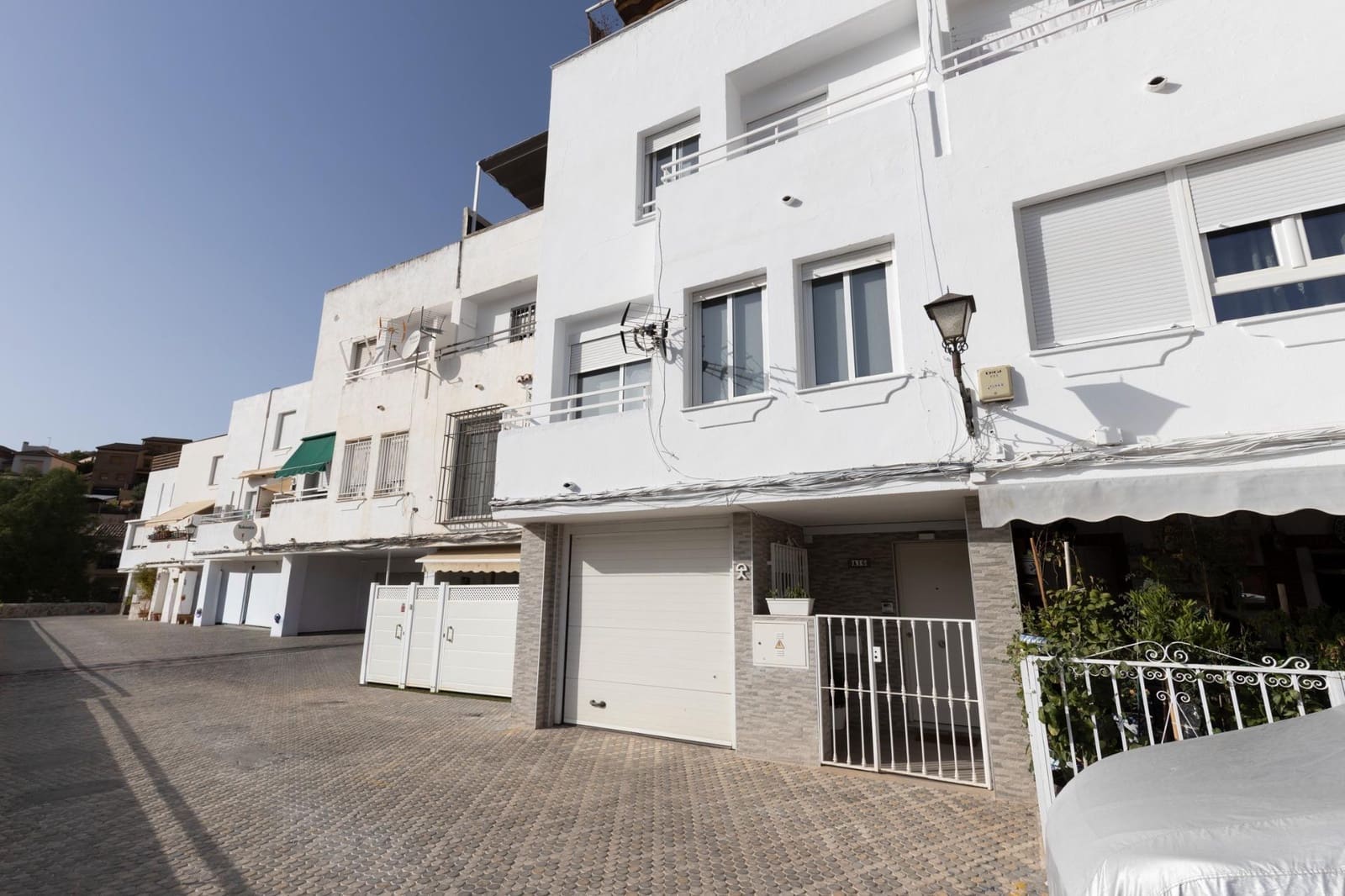 3 sypialnia Dom szeregowy na sprzedaż w Cenes de la Vega z basenem garażem - 220 000 € (Ref: 10109661)