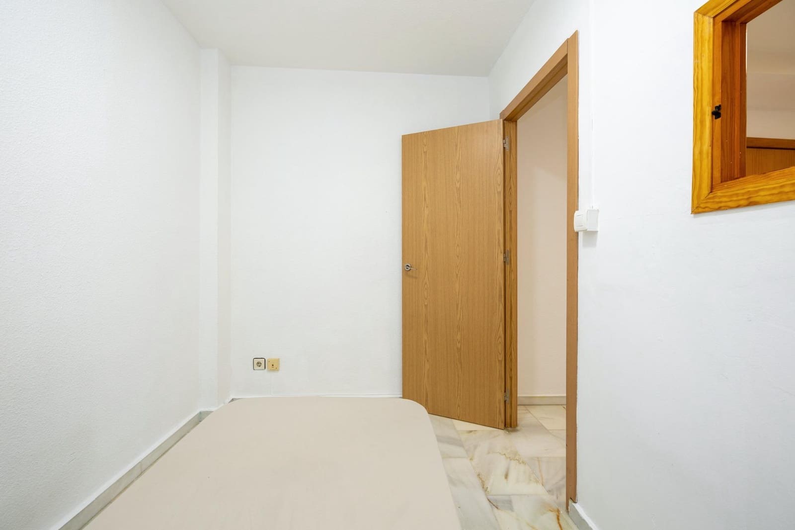 Piso de 2 habitaciones en Cenes de la Vega en venta con garaje - 107.000 € (Ref: 10115854)