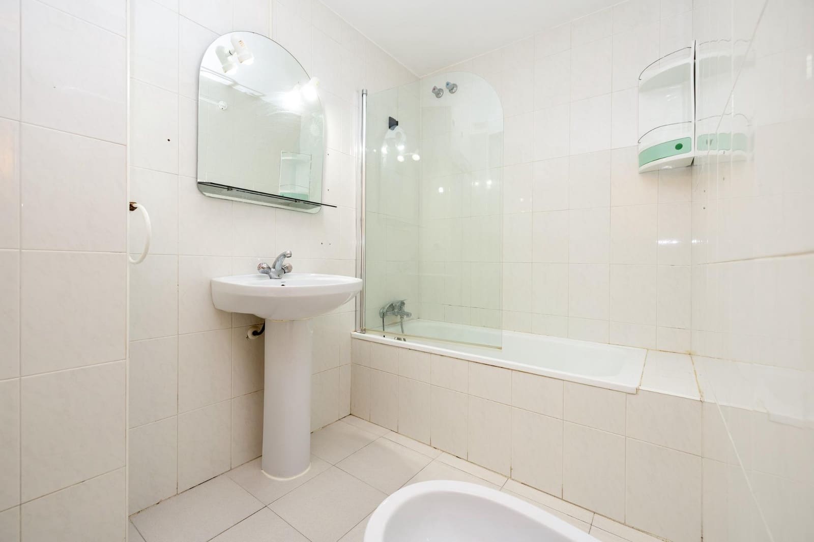 Piso de 2 habitaciones en Cenes de la Vega en venta con garaje - 107.000 € (Ref: 10115854)