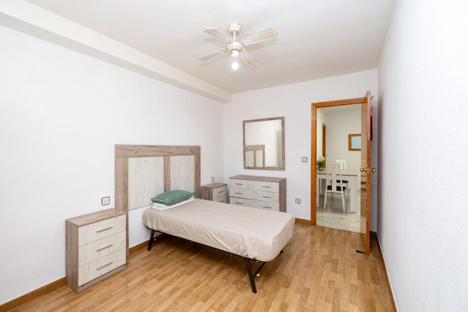 Piso de 2 habitaciones en Cenes de la Vega en venta con garaje - 107.000 € (Ref: 10115854)