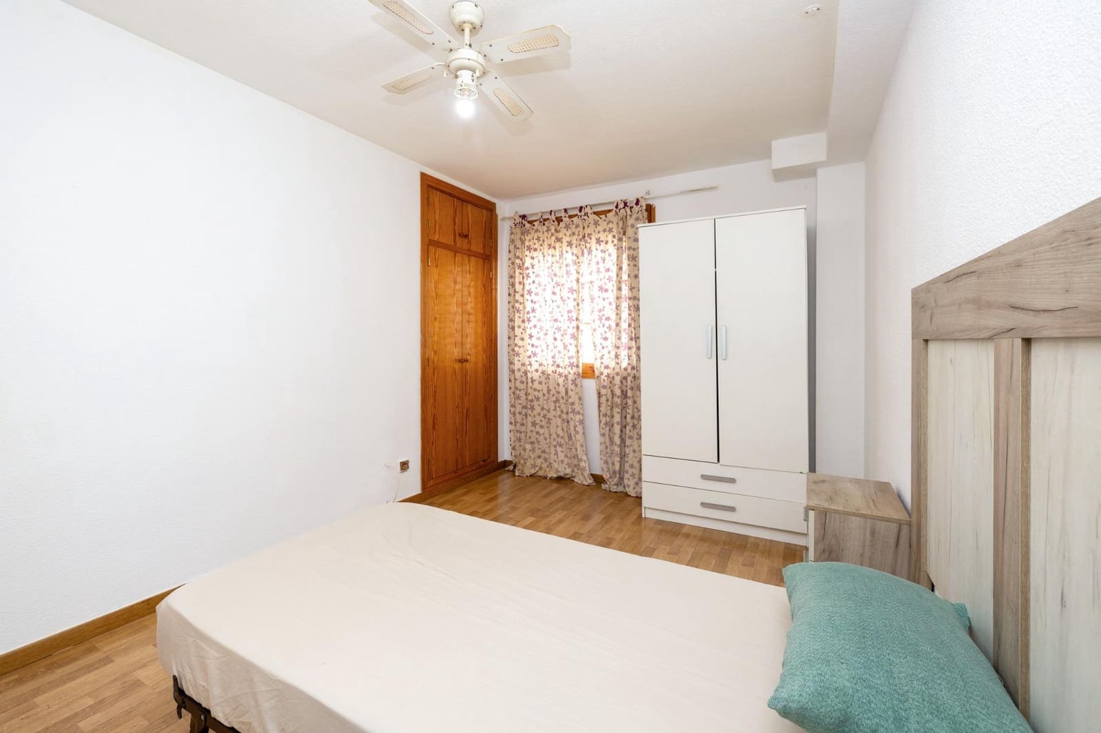 Piso de 2 habitaciones en Cenes de la Vega en venta con garaje - 107.000 € (Ref: 10115854)