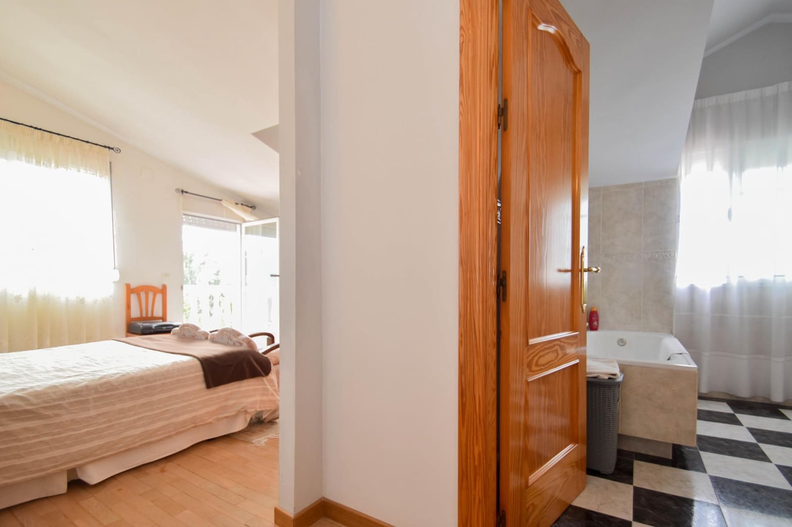 5 bedroom Villa for sale in Monachil with pool - € 425,000 (Ref: 10115856)