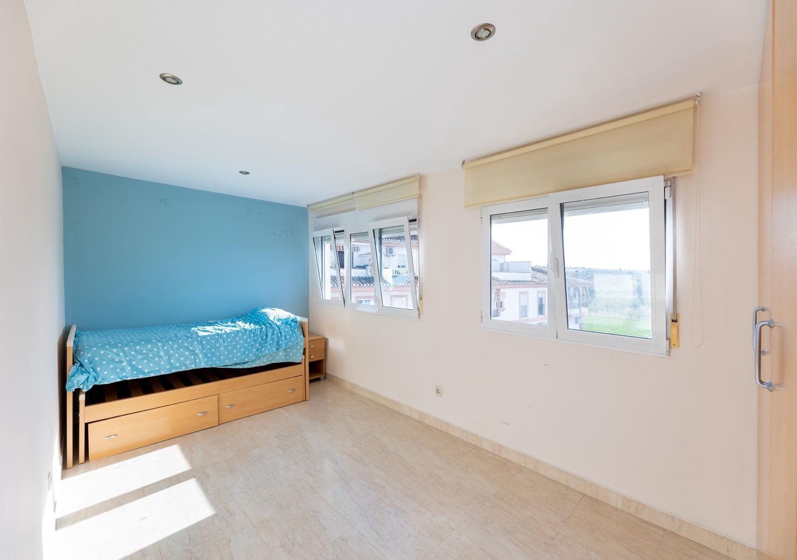 Ático de 2 habitaciones en La Zubia en venta con garaje - 200.000 € (Ref: 10115857)