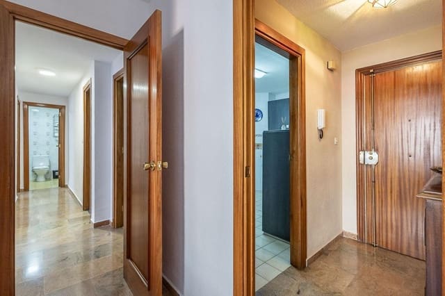 3 makuuhuone Asunto myytävänä paikassa Centro, Granada kaupunki mukana 
autotalli - 339 000 € (Ref: 10120165)