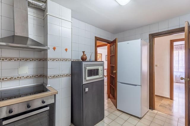 3 makuuhuone Asunto myytävänä paikassa Centro, Granada kaupunki mukana 
autotalli - 339 000 € (Ref: 10120165)