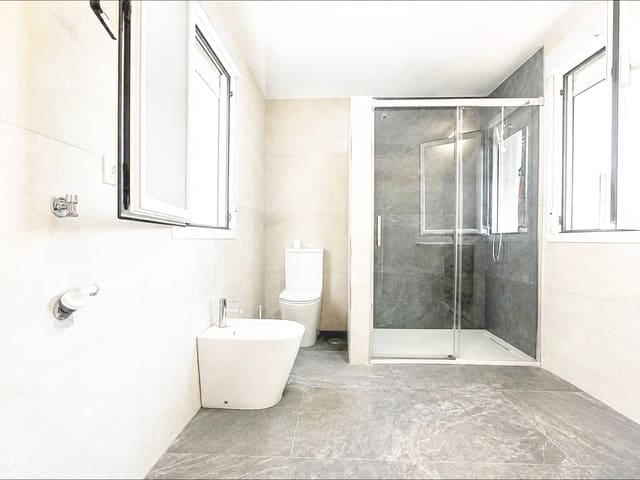 Piso de 2 habitaciones en Carretera de la Sierra, Granada ciudad en alquiler - 800 € (Ref: 10129391)