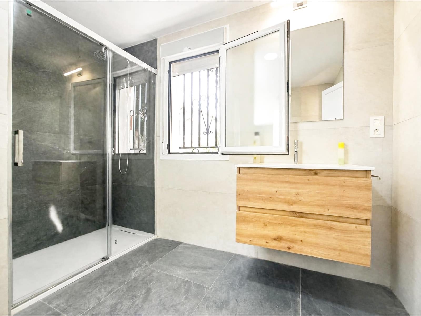 2 camera da letto Appartamento da affittare in Granada citta - 800 € (Rif: 10129391)