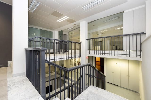 Commercial for sale in Centro - Sagrario, Granada city - € 1,125,000 (Ref: 10129395)