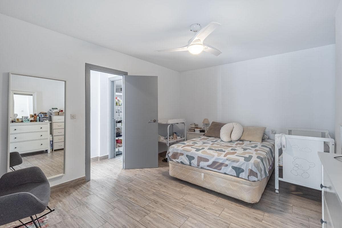 4 sovrum Lägenhet till salu i Granada stad - 270 000 € (Ref: 10129396)