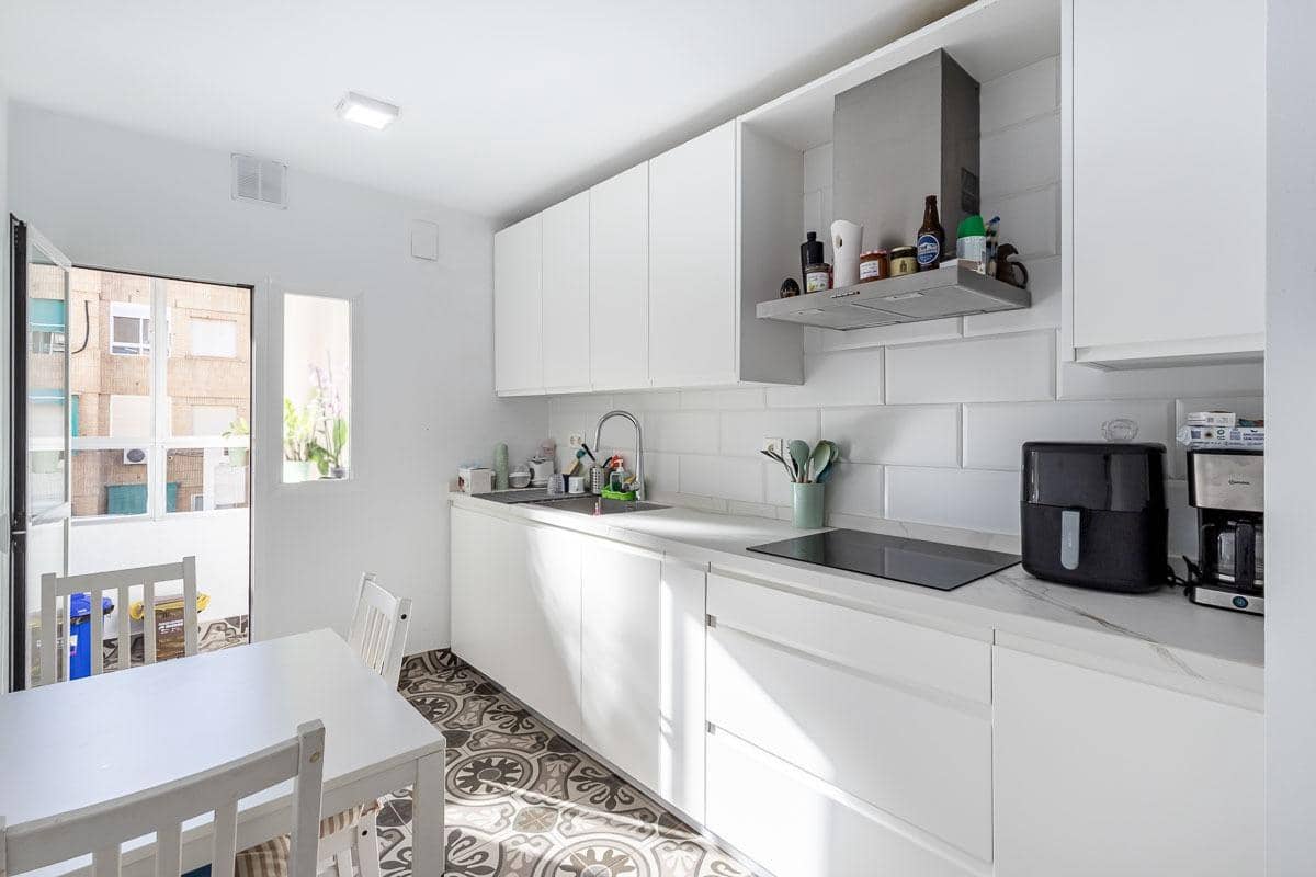4 sovrum Lägenhet till salu i Granada stad - 270 000 € (Ref: 10129396)