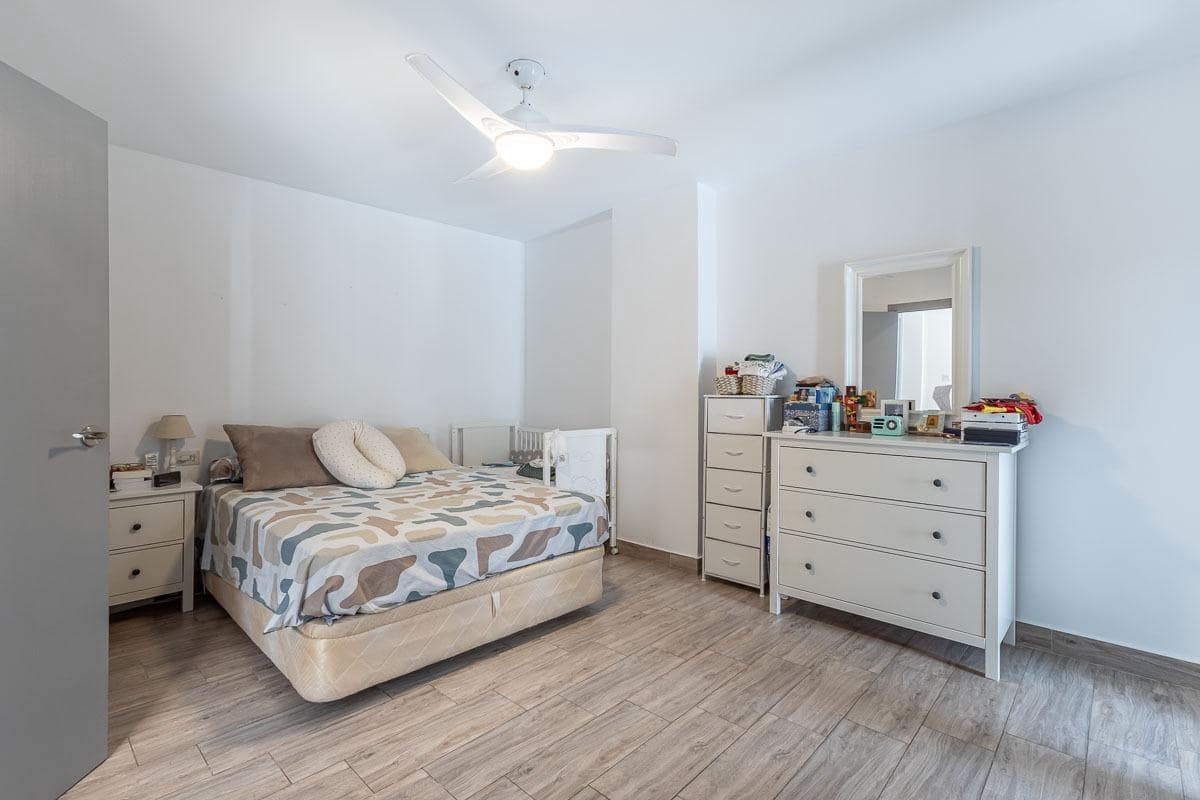 4 sovrum Lägenhet till salu i Granada stad - 270 000 € (Ref: 10129396)
