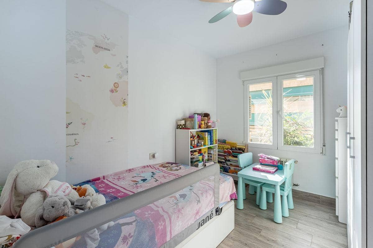 4 sovrum Lägenhet till salu i Granada stad - 270 000 € (Ref: 10129396)