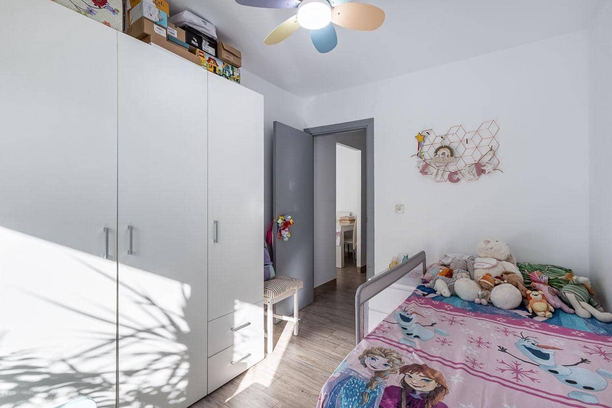 4 sovrum Lägenhet till salu i Granada stad - 270 000 € (Ref: 10129396)