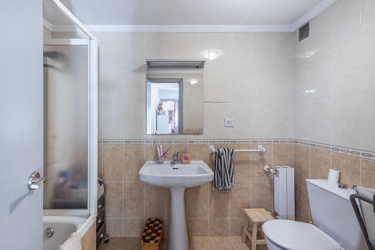 4 sovrum Lägenhet till salu i Granada stad - 270 000 € (Ref: 10129396)