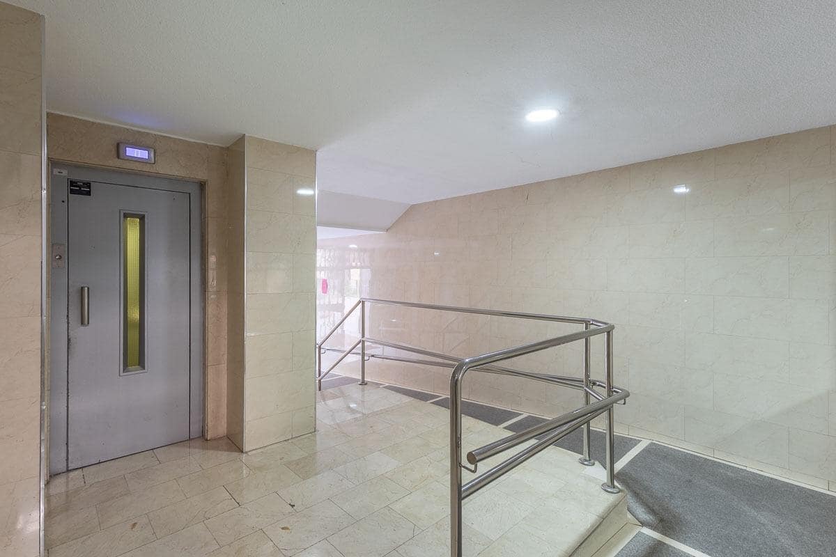 4 sovrum Lägenhet till salu i Granada stad - 270 000 € (Ref: 10129396)