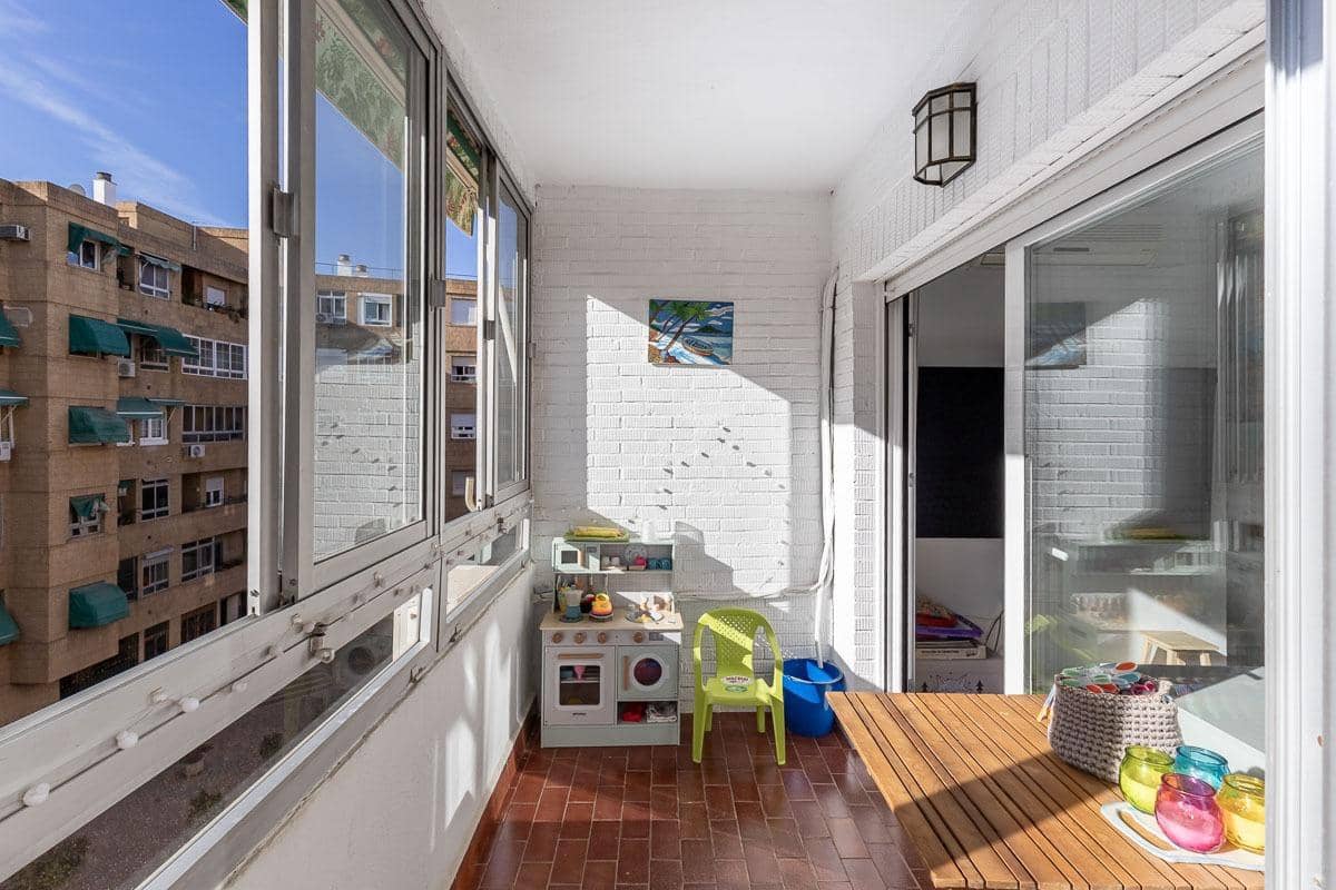 4 sovrum Lägenhet till salu i Granada stad - 270 000 € (Ref: 10129396)