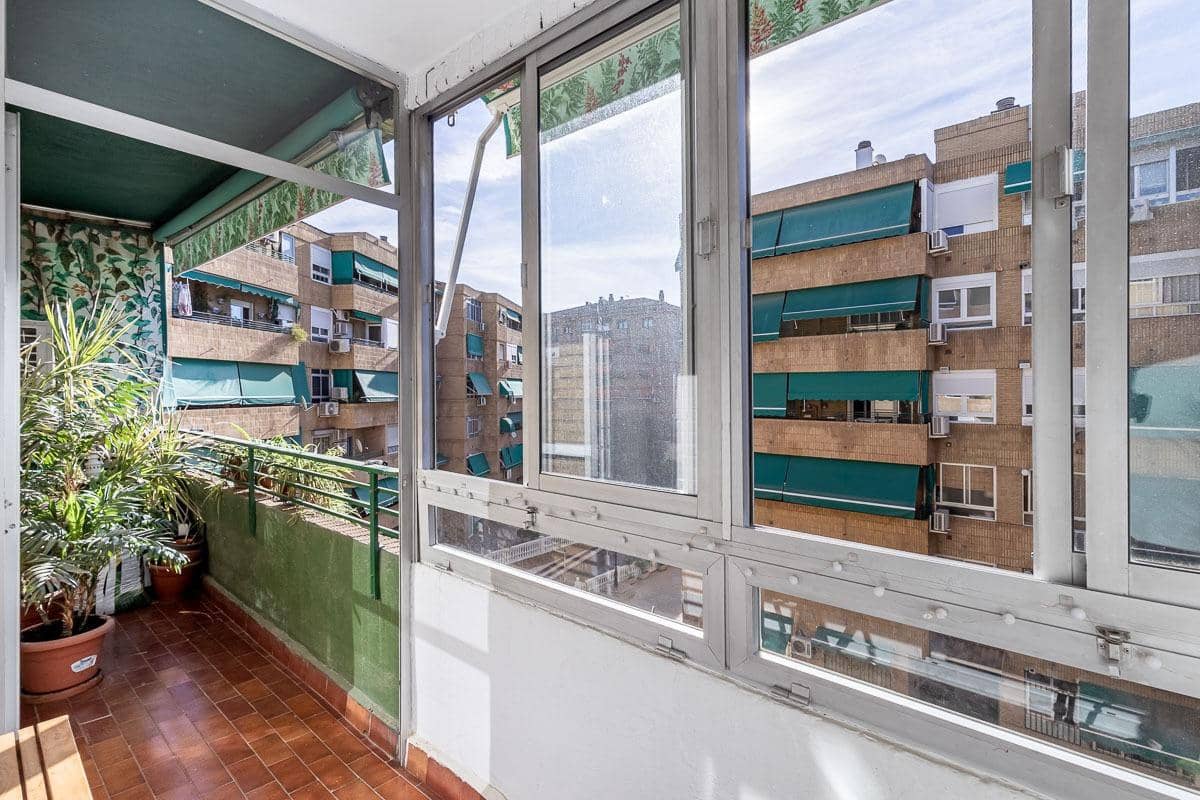 4 sovrum Lägenhet till salu i Granada stad - 270 000 € (Ref: 10129396)