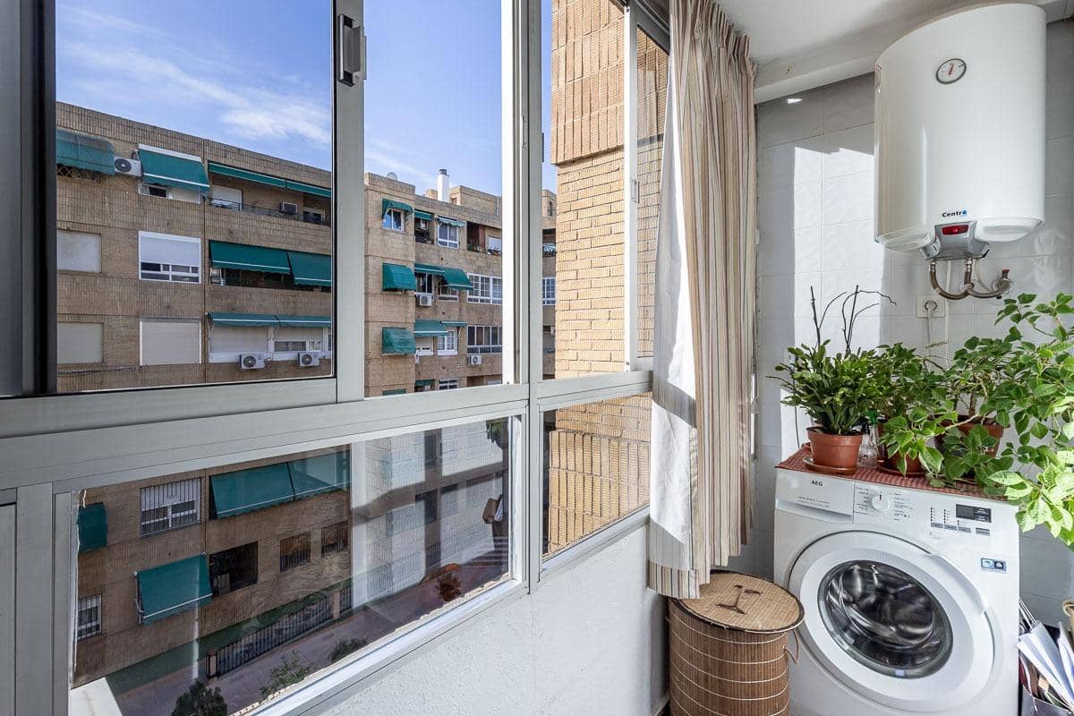 4 sovrum Lägenhet till salu i Granada stad - 270 000 € (Ref: 10129396)