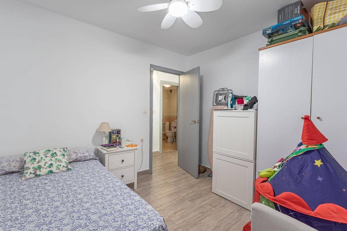 4 sovrum Lägenhet till salu i Granada stad - 270 000 € (Ref: 10129396)