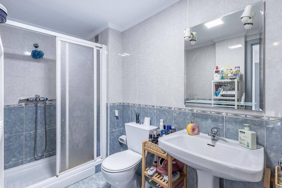 4 sovrum Lägenhet till salu i Granada stad - 270 000 € (Ref: 10129396)