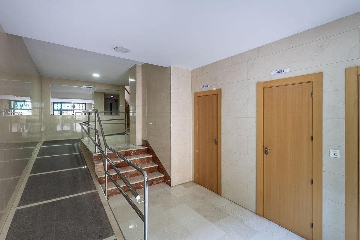 4 sovrum Lägenhet till salu i Granada stad - 270 000 € (Ref: 10129396)