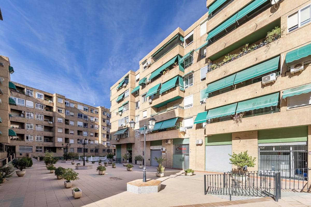 4 sovrum Lägenhet till salu i Granada stad - 270 000 € (Ref: 10129396)