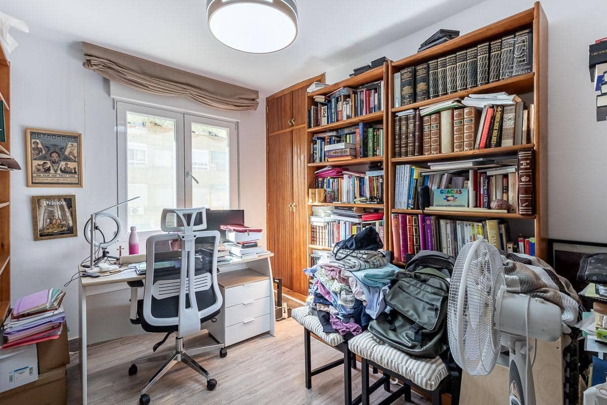 4 sovrum Lägenhet till salu i Granada stad - 270 000 € (Ref: 10129396)