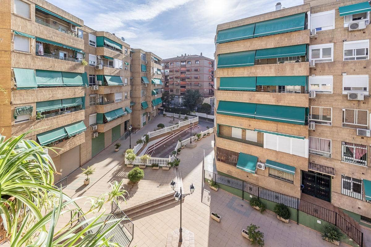 4 sovrum Lägenhet till salu i Granada stad - 270 000 € (Ref: 10129396)