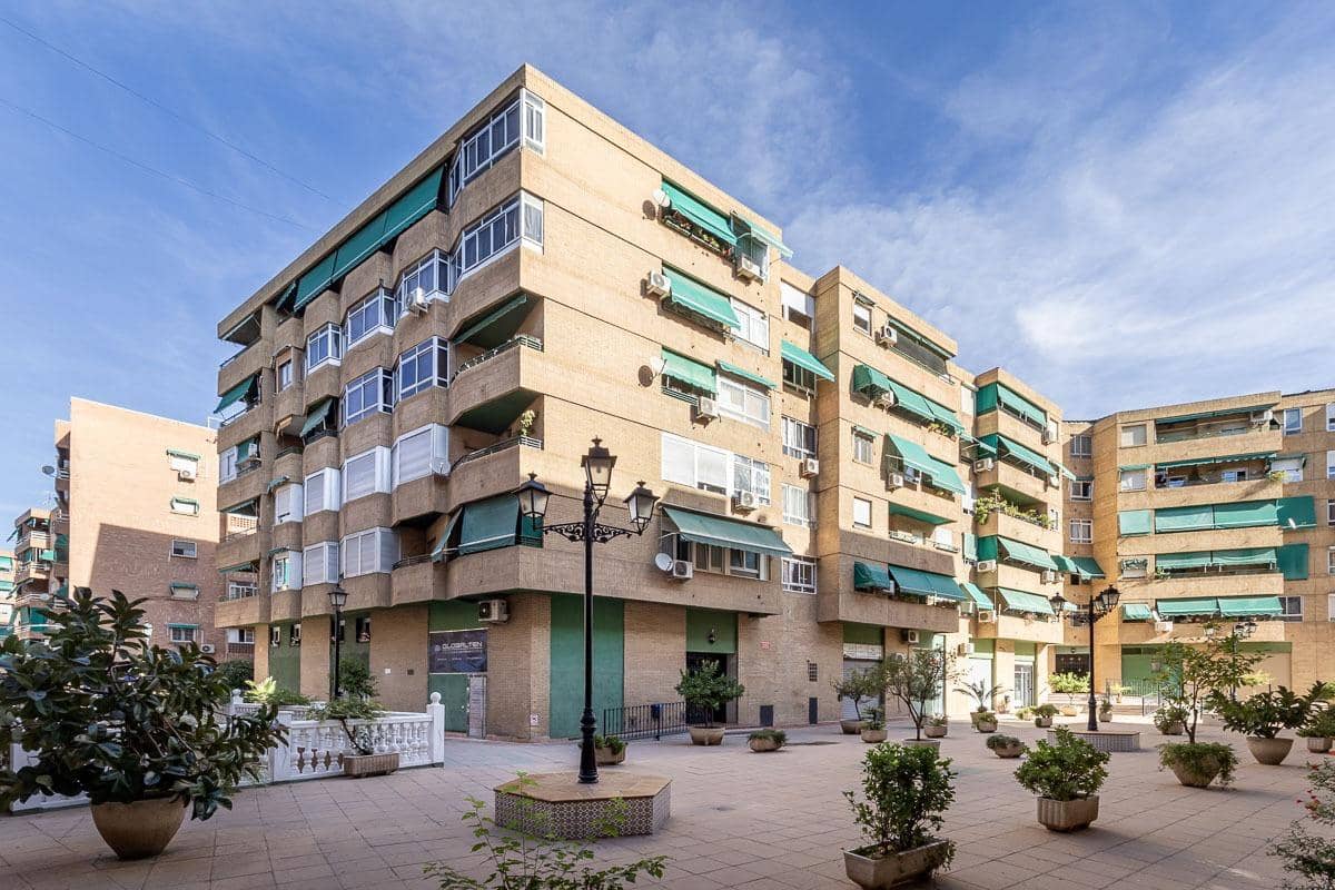 4 sovrum Lägenhet till salu i Granada stad - 270 000 € (Ref: 10129396)