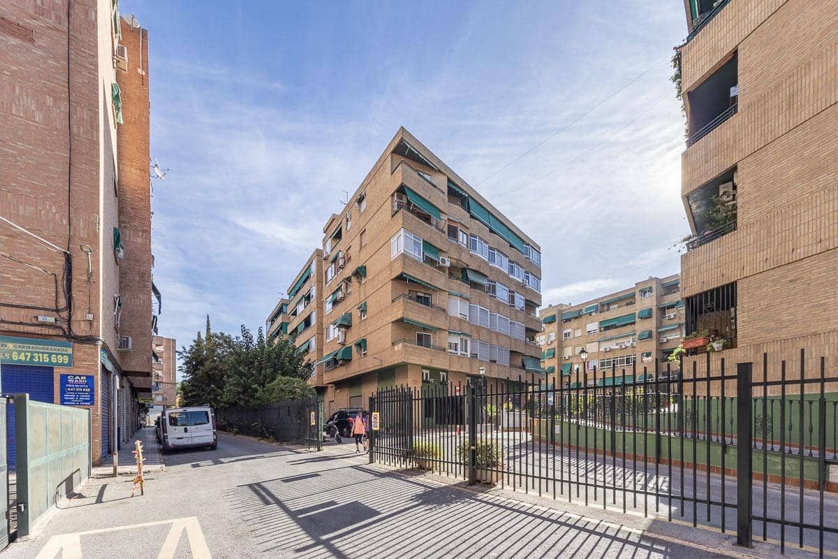 4 sovrum Lägenhet till salu i Granada stad - 270 000 € (Ref: 10129396)