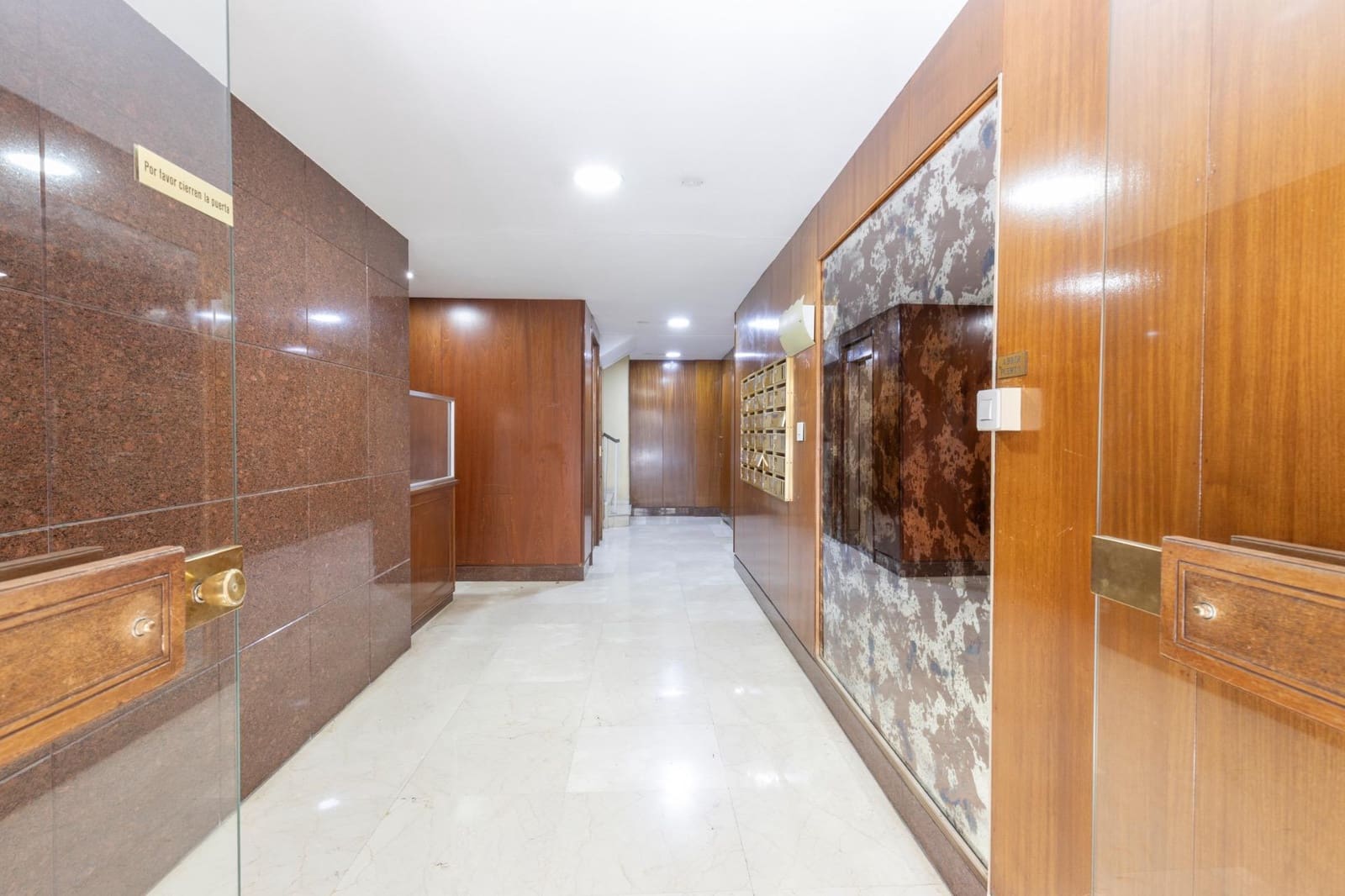 Commercial for sale in Granada city - € 290,000 (Ref: 10129402)