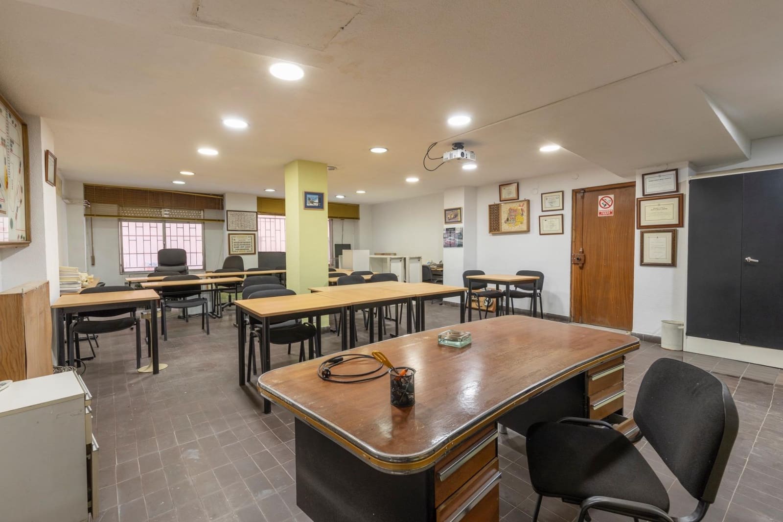 Commercial for sale in Granada city - € 290,000 (Ref: 10129402)