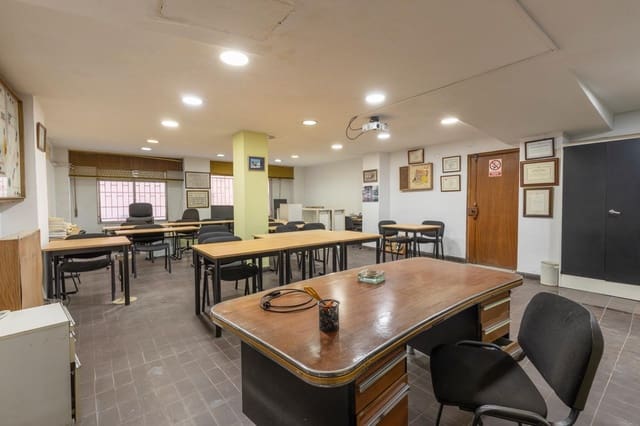 Commercial for sale in Centro, Granada city - € 290,000 (Ref: 10129402)