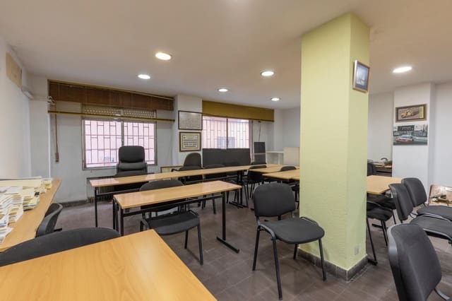 Commercial for sale in Centro, Granada city - € 290,000 (Ref: 10129402)