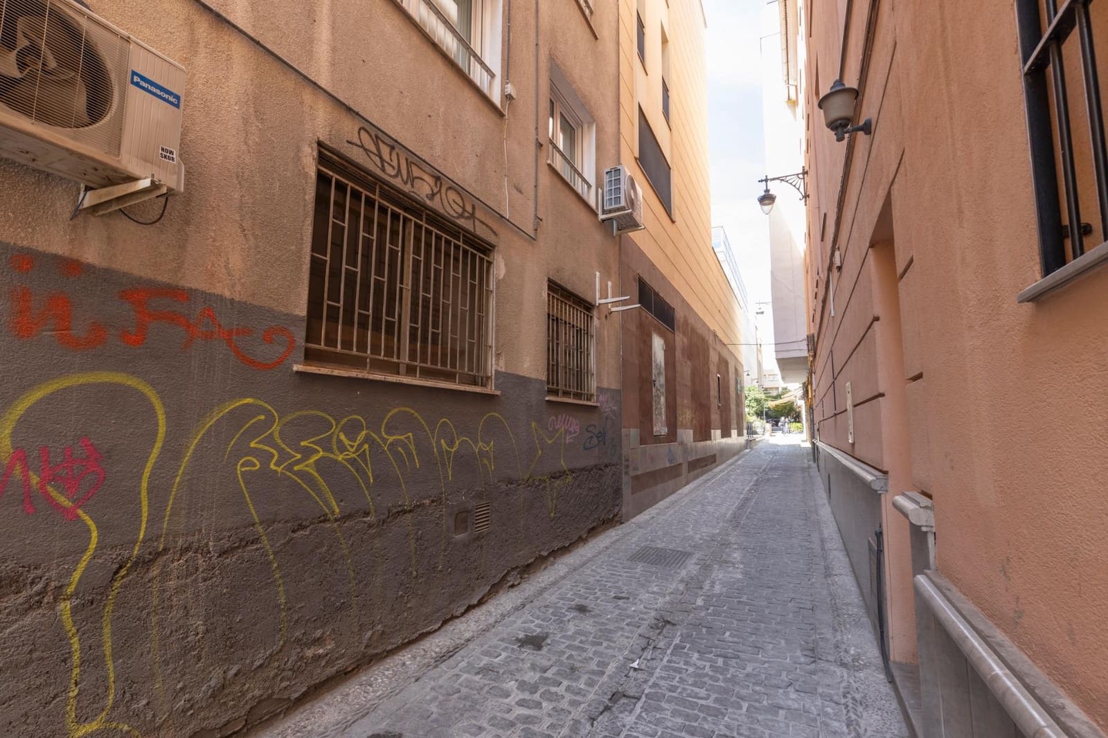 Commercial for sale in Granada city - € 290,000 (Ref: 10129402)