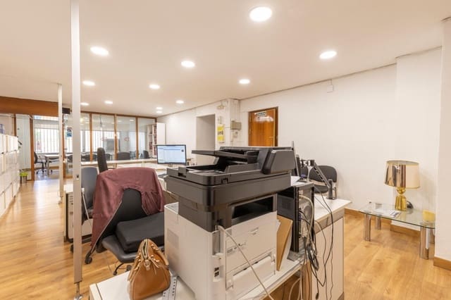 Commercial for sale in Centro, Granada city - € 475,000 (Ref: 10129403)