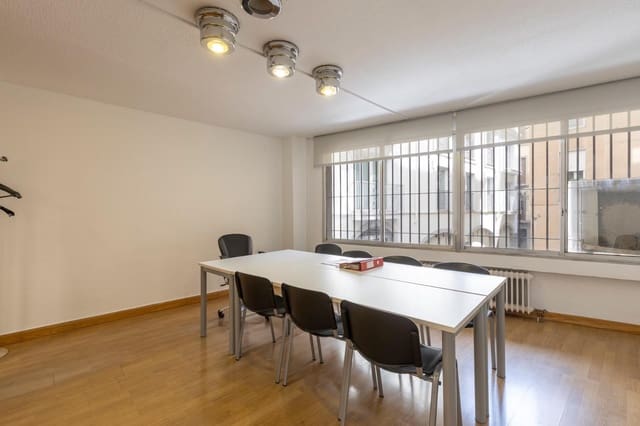 Commercial for sale in Centro, Granada city - € 475,000 (Ref: 10129403)