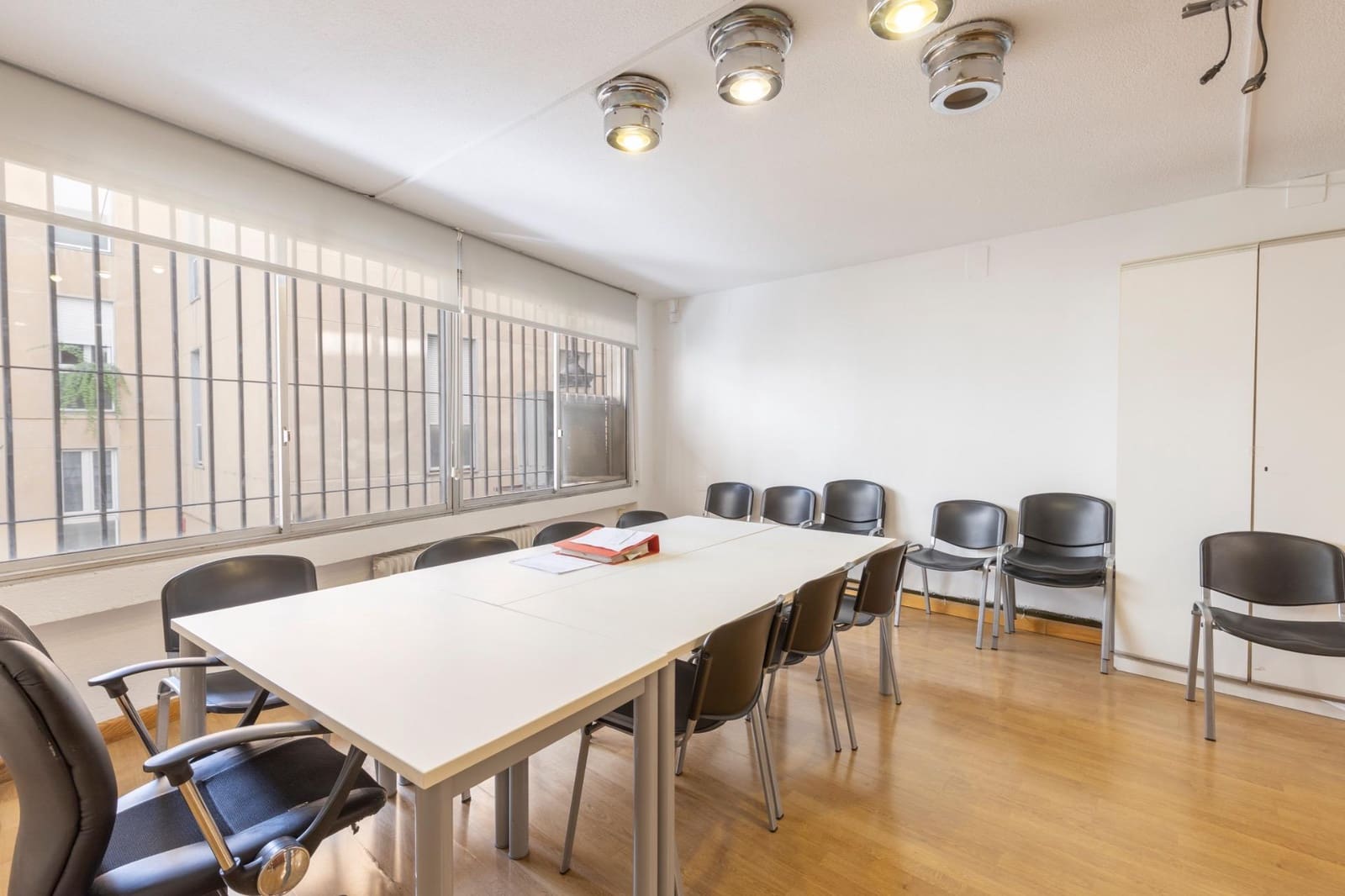 Commercial for sale in Granada city - € 475,000 (Ref: 10129403)