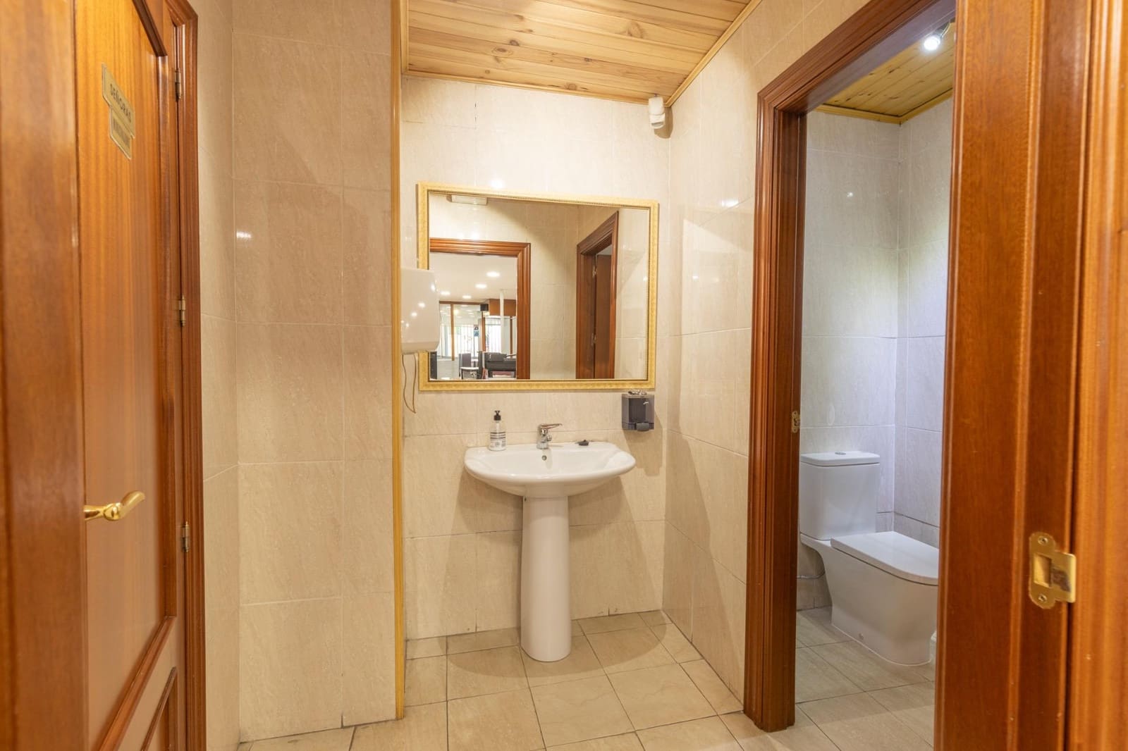 Commercial for sale in Granada city - € 475,000 (Ref: 10129403)