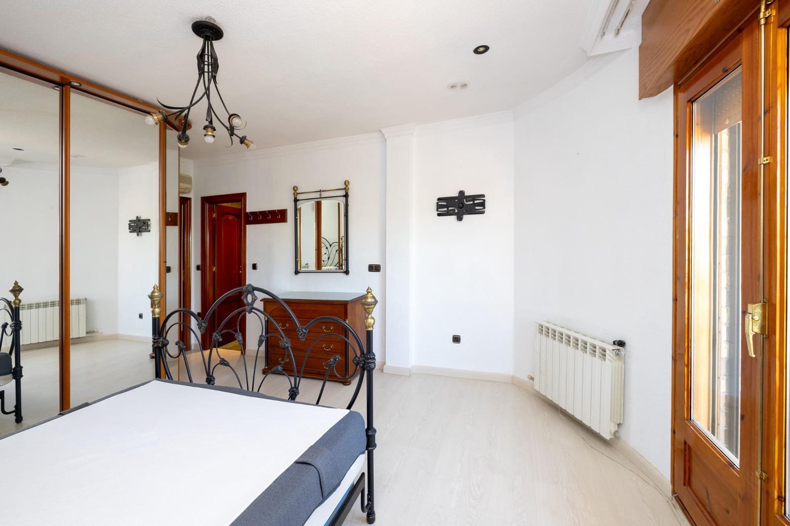 4 soverom Villa til salgs i Cajar med svømmebasseng garasje - € 449 500 (Ref: 10136021)