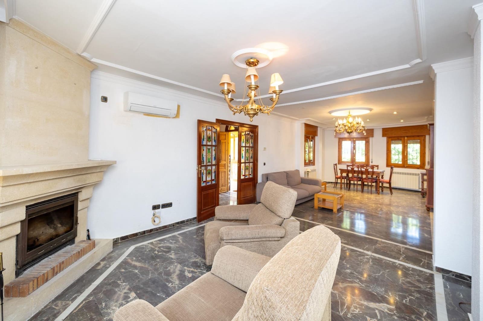 4 soverom Villa til salgs i Cajar med svømmebasseng garasje - € 449 500 (Ref: 10136021)